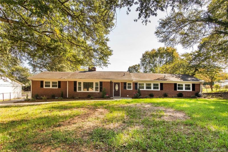 804 Black Springs Drive