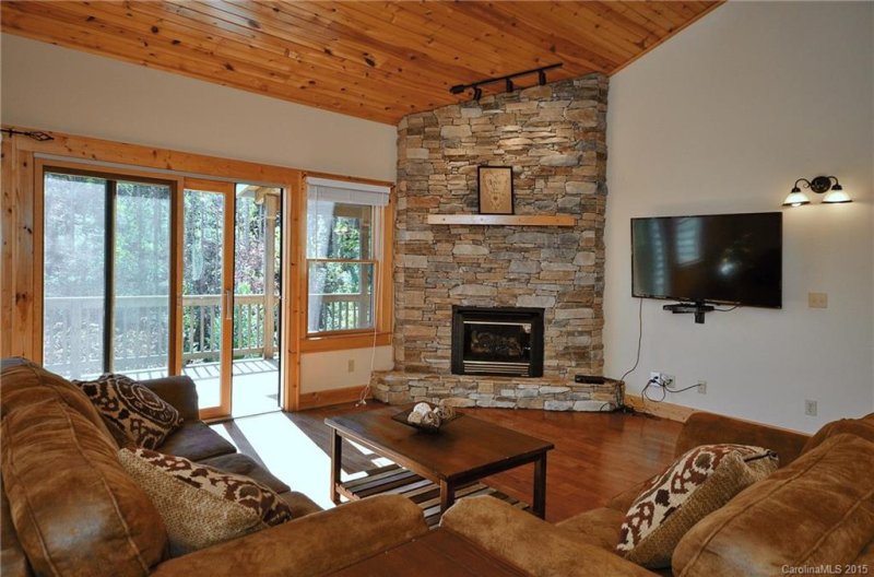 Property image 3 at 16 Constitution Avenue, Waynesville, NC 28785