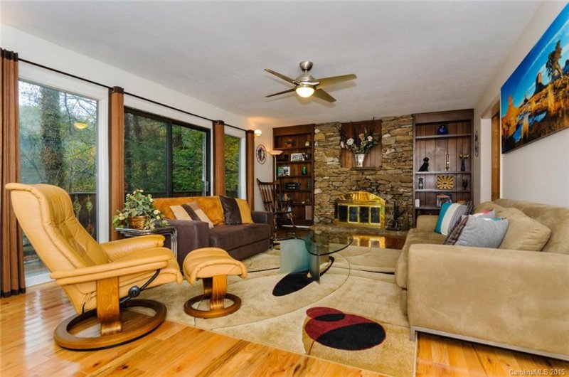 Property image 2 at 932 Toxaway Drive, Hendersonville, NC 28791