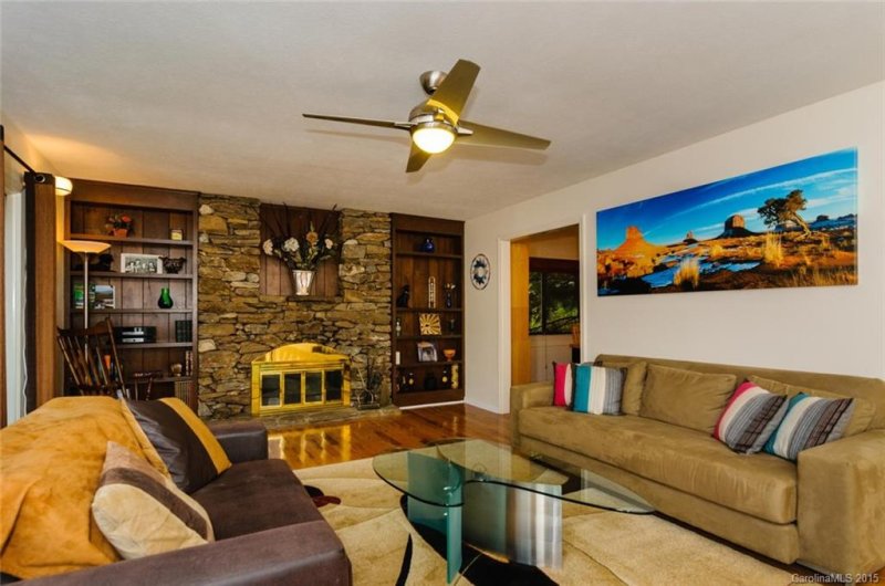 Property image 3 at 932 Toxaway Drive, Hendersonville, NC 28791