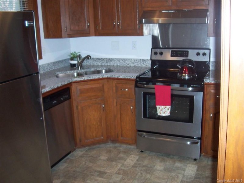 Property image 2 at 100 Willow Run Drive, Gastonia, NC 28056