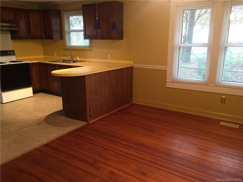 Property image 2 at 404 E Park Avenue, Gastonia, NC 28054