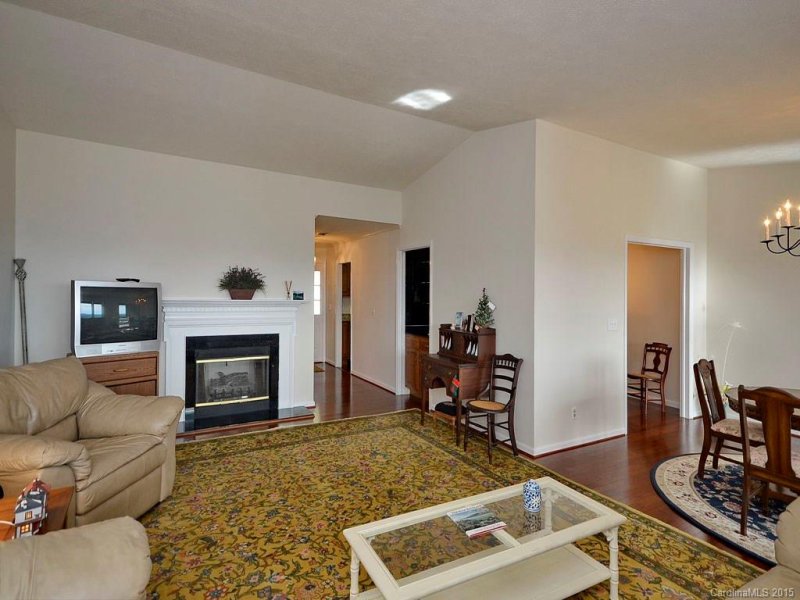 Property image 3 at 140 Bent Tree Drive, Hendersonville, NC 28739