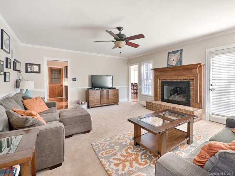 Property image 2 at 504 Beverly Circle, Charlotte, NC 28270