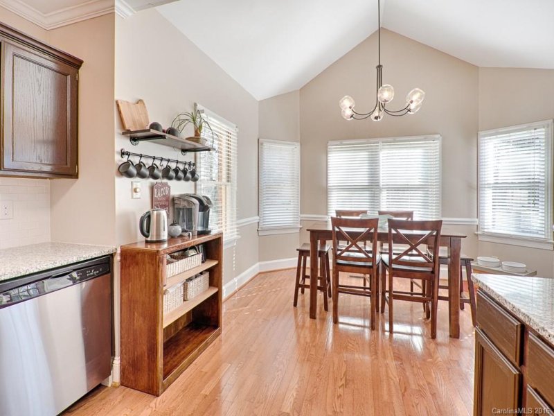 Property image 4 at 504 Beverly Circle, Charlotte, NC 28270