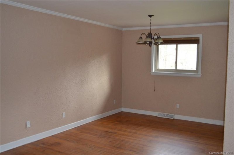 Property image 2 at 200 Sardis Road, Charlotte, NC 28270