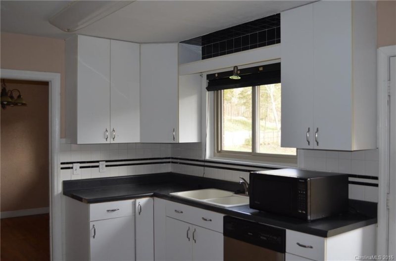 Property image 4 at 200 Sardis Road, Charlotte, NC 28270