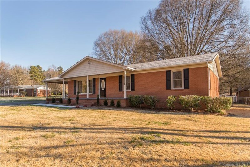 Property image 2 at 327 Meadowood Circle, Kannapolis, NC 28081