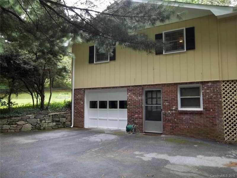 Property image 2 at 45 Crosswick Lane, Hendersonville, NC 28739