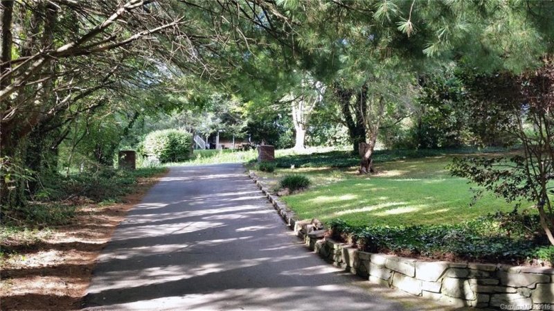 Property image 4 at 45 Crosswick Lane, Hendersonville, NC 28739