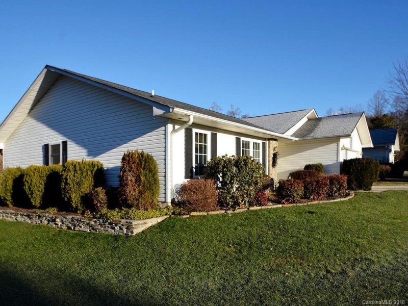 Property image 2 at 551 Woodfield Lane, Hendersonville, NC 28791