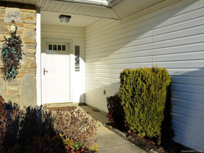 Property image 3 at 551 Woodfield Lane, Hendersonville, NC 28791