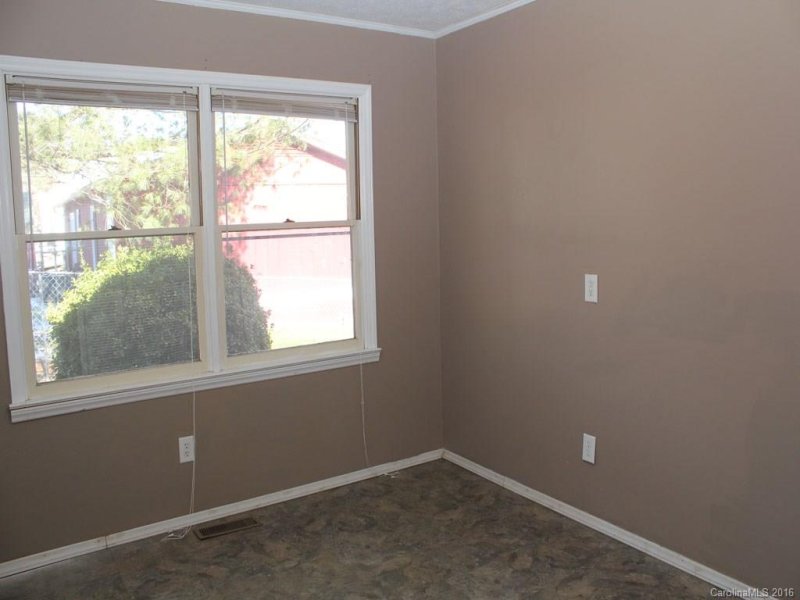 Property image 4 at 70 E Silverleaf Drive, Hendersonville, NC 28739