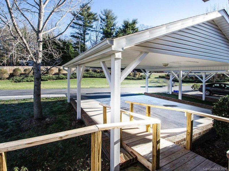 Property image 3 at 59 Creekside Court, Hendersonville, NC 28791