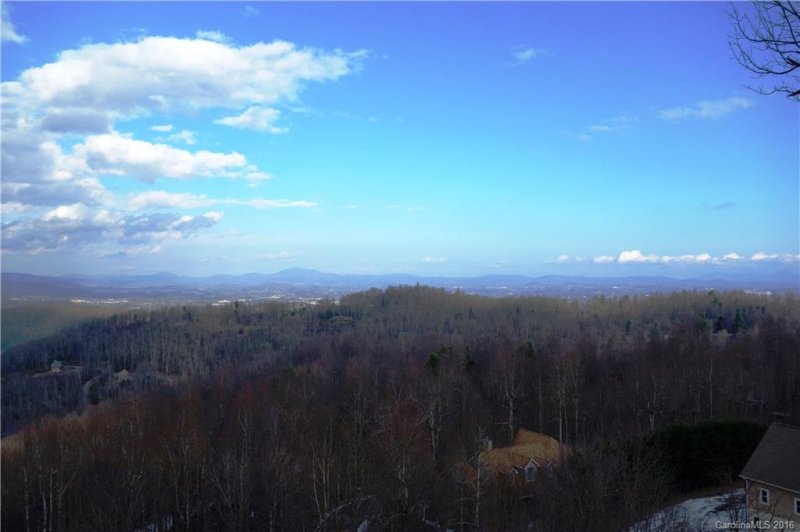 Property image 3 at 703 Fleetwood Plaza, Hendersonville, NC 28739