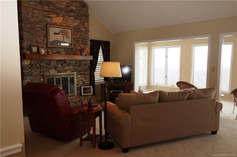 Property image 5 at 703 Fleetwood Plaza, Hendersonville, NC 28739