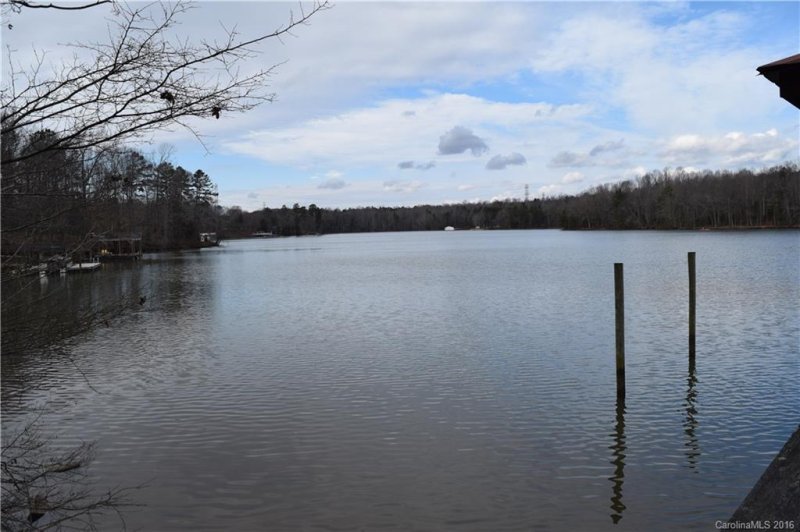 Property image 2 at 5807 Mountain Point Lane, Charlotte, NC 28216