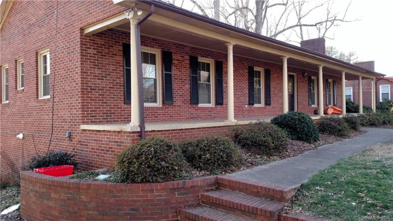 Property image 2 at 614 S Carolina Avenue, Statesville, NC 28677