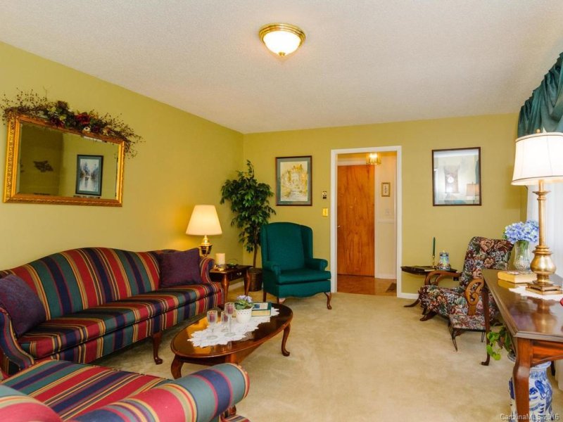 Property image 2 at 108 Brentwood Drive, Hendersonville, NC 28739