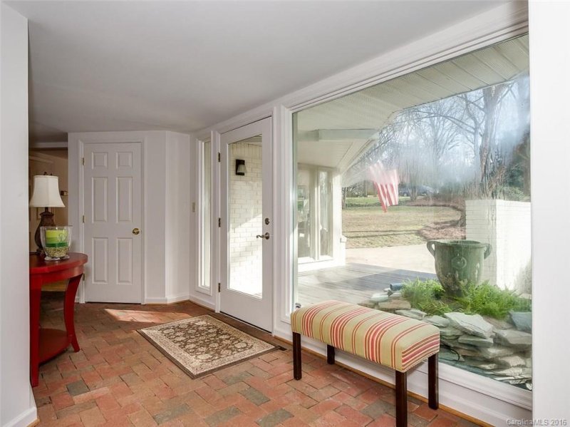 Property image 4 at 4525 Town And Country Drive, Charlotte, NC 28226