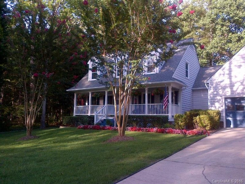 Property image 2 at 4745 Whispering Oaks Drive, Charlotte, NC 28213