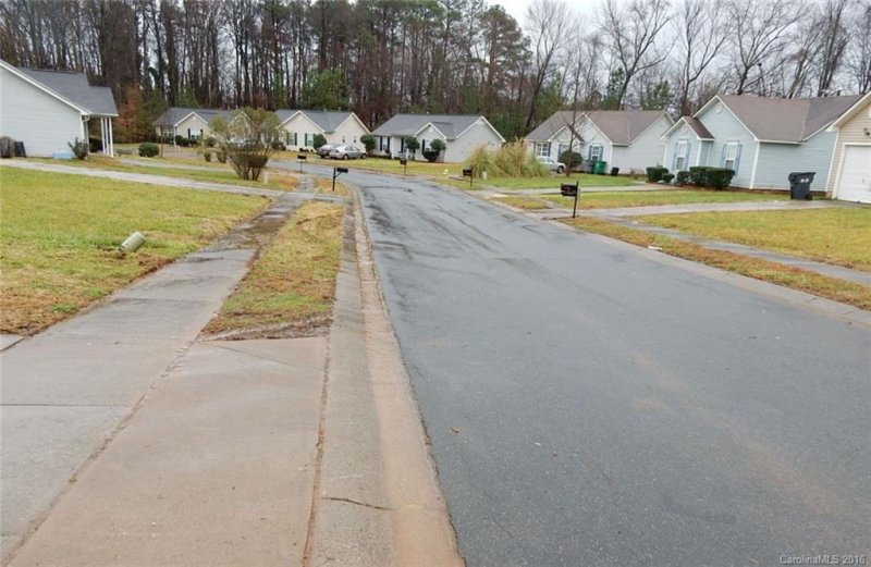 Property image 5 at 321 Touch Me Not Lane, Charlotte, NC 28216