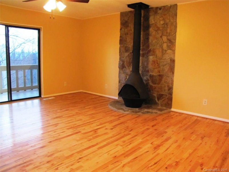 Property image 2 at 1118 Holiday Drive, Hendersonville, NC 28739