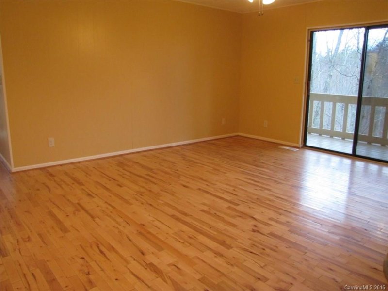 Property image 3 at 1118 Holiday Drive, Hendersonville, NC 28739