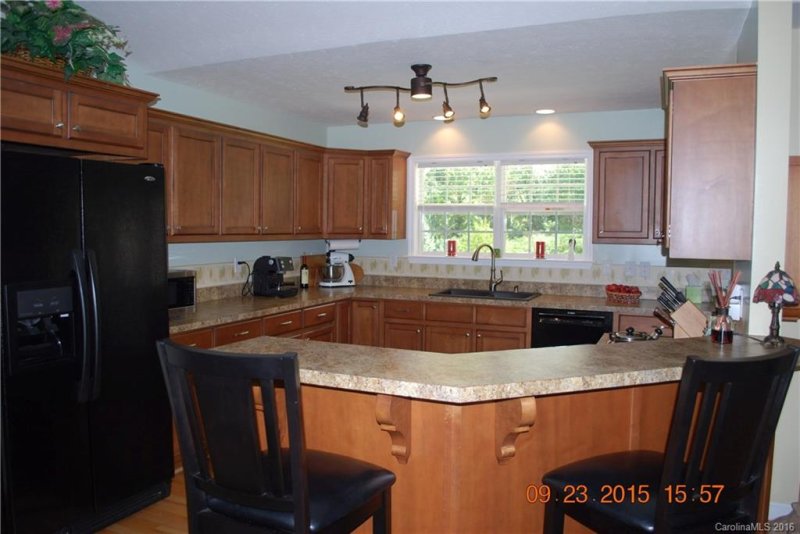 Property image 3 at 2483 Harvest Drive, Hickory, NC 28601