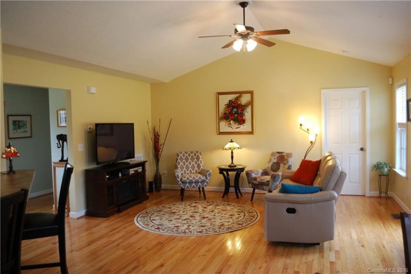 Property image 5 at 2483 Harvest Drive, Hickory, NC 28601