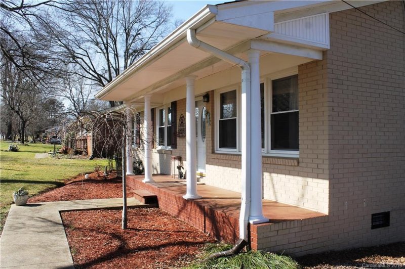 Property image 2 at 810 Brookwood Drive, Mooresville, NC 28115