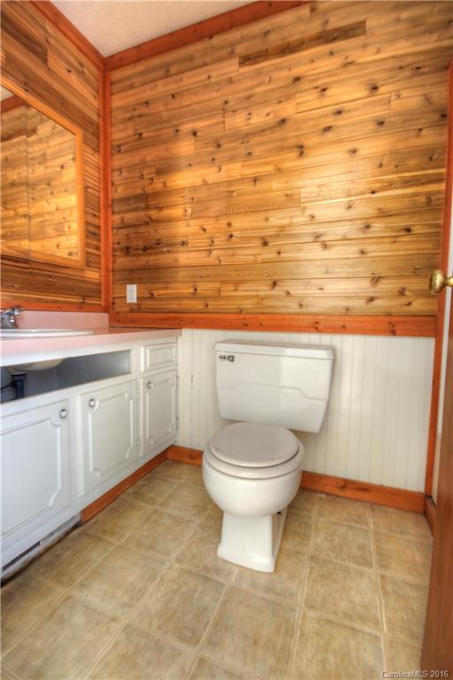 Property image 5 at 32 W Silverleaf Drive, Hendersonville, NC 28739