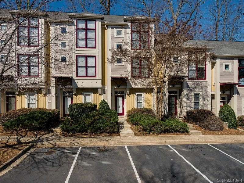 Property image 2 at 1051 Park West Drive, Charlotte, NC 28209