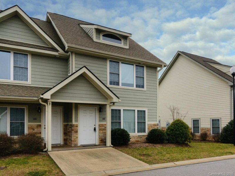 Property image 3 at 102 Rotunda Circle, Asheville, NC 28806