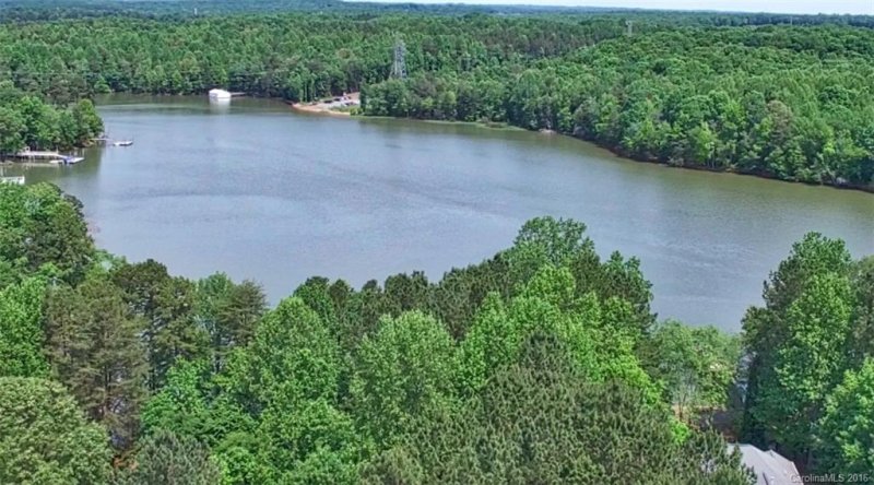 Property image 2 at 5715 Mountain Point Lane, Charlotte, NC 28216