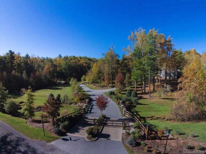 Property image 2 at 709 Monarch Road, Hendersonville, NC 28739