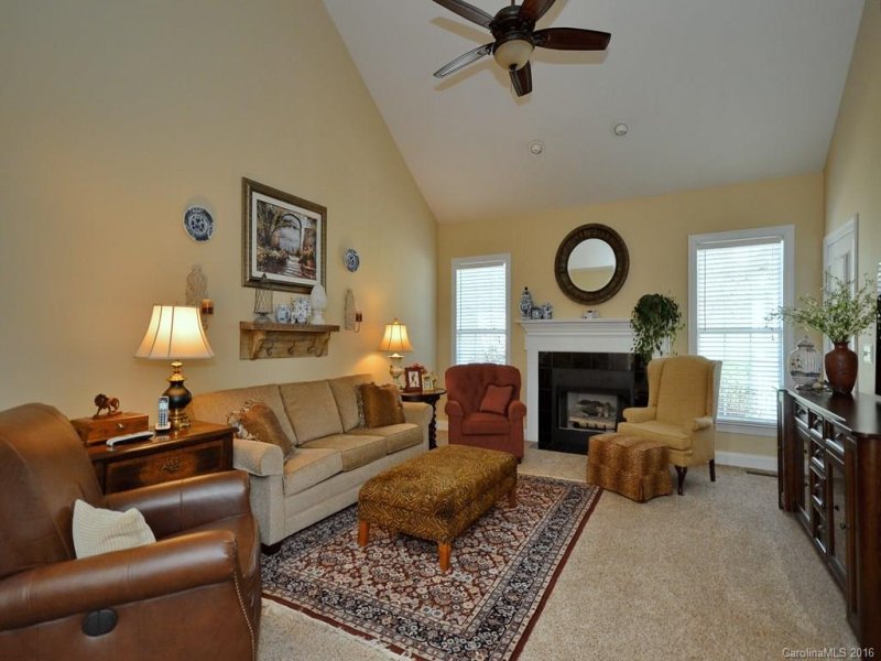 Property image 4 at 74 Classic Oaks Circle, Hendersonville, NC 28792