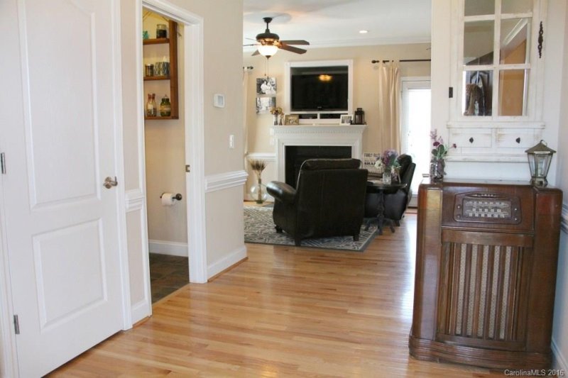 Property image 3 at 409 9th Avenue, Conover, NC 28613