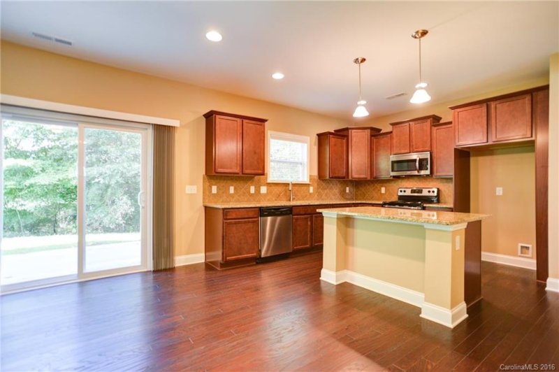 Property image 4 at 10016 Michael Crossing Drive, Charlotte, NC 28213