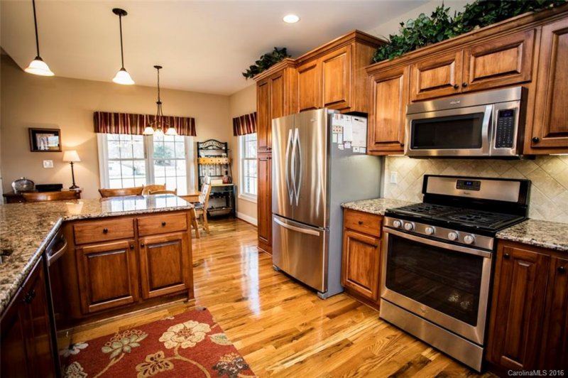 Property image 3 at 950 Oak Ridge Farms Circle, Newton, NC 28658