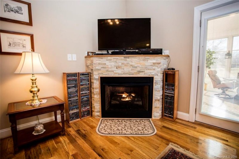 Property image 4 at 950 Oak Ridge Farms Circle, Newton, NC 28658