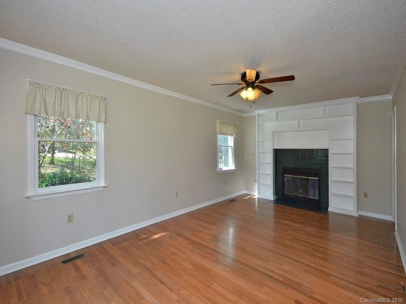 Property image 5 at 318 Melissa Way, Hendersonville, NC 28791