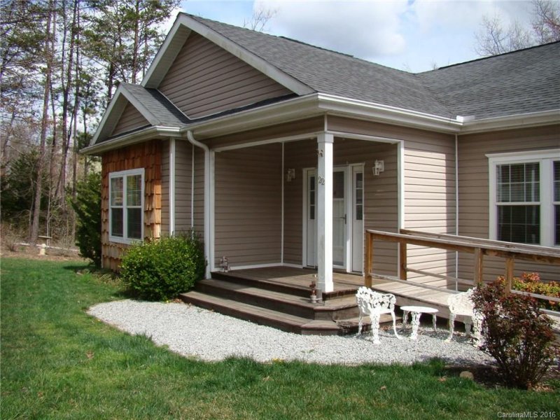 Property image 2 at 22 Cardinal Court, Hendersonville, NC 28792