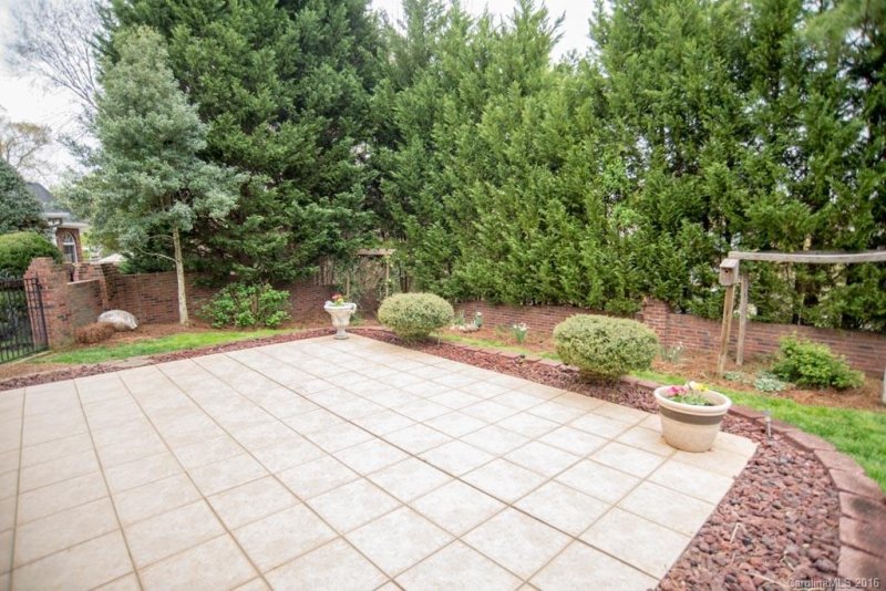 Property image 2 at 1527 Elkhart Circle, Gastonia, NC 28054