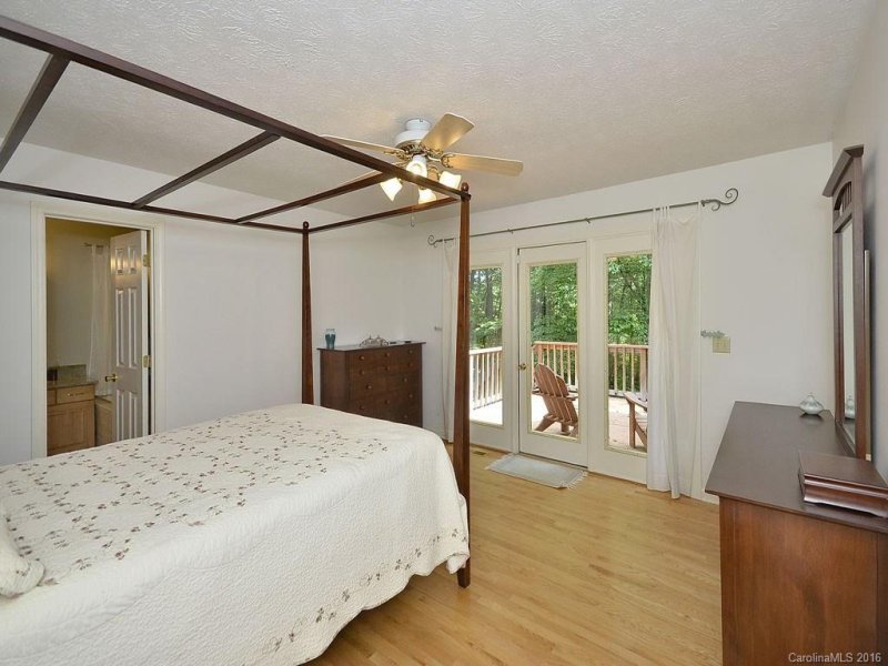 Property image 4 at 11 Ravenwood Lane, Horse Shoe, NC 28742