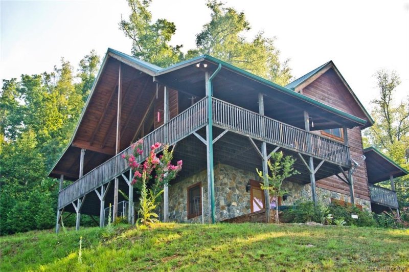 2317 Mountain Crest Drive