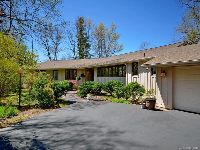 Property image 2 at 1412 Rambling Oaks Trail, Hendersonville, NC 28739