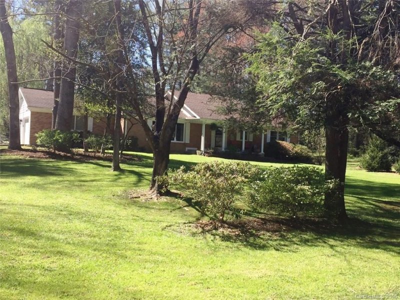 Property image 2 at 121 Rugby Forest Lane, Hendersonville, NC 28791