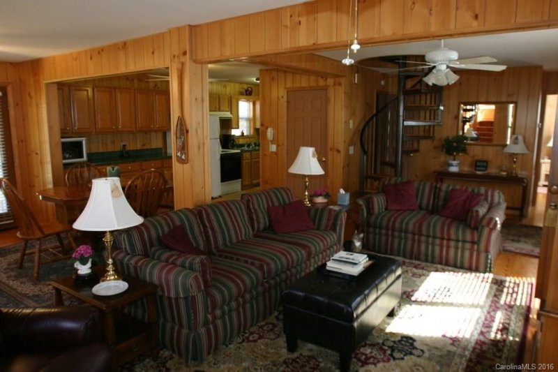 Property image 4 at 25 Reedy Creek Court, Hendersonville, NC 28792