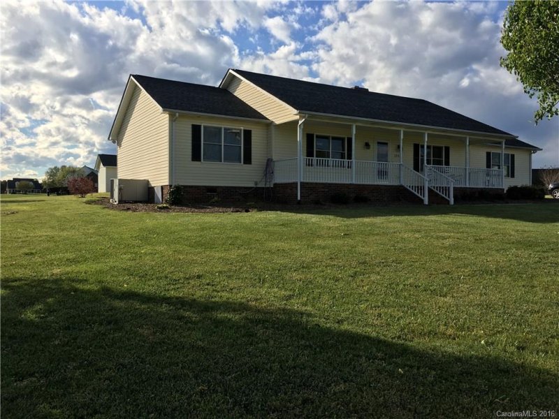 Property image 2 at 903 Thorncliff Drive, Cherryville, NC 28021